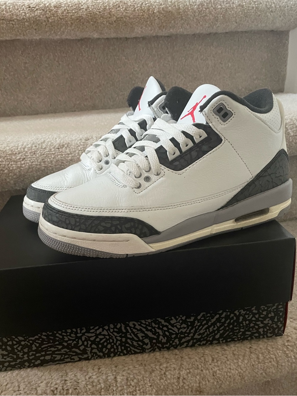 Air Jordon Retro White and Black Sneakers; Big Kid Size7- Like NEW🤩